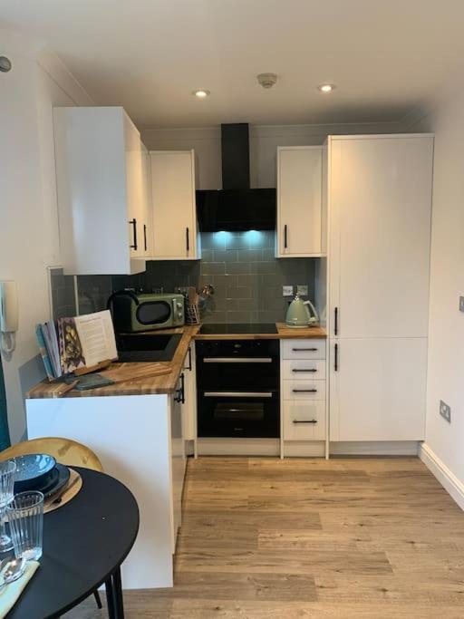 Alto - Lovely 2 Bedroom Serviced Apartment Bristol By Mint Stays Zewnętrze zdjęcie